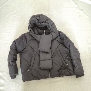 DKNY Black Women's Puffer Jacket with Attached Scarf Hood,Large